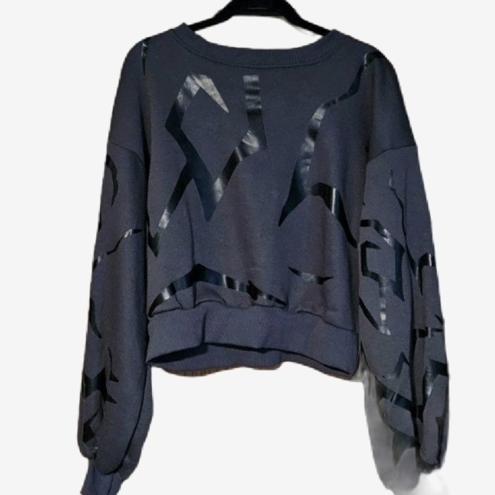 The Kigu Stop Kpop Demon Hunters Pre Show Idol Mid Crop Crewneck - L